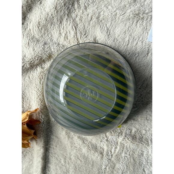 The Pampered Chef Salad Cutting Bowl - Picture 2 of 3